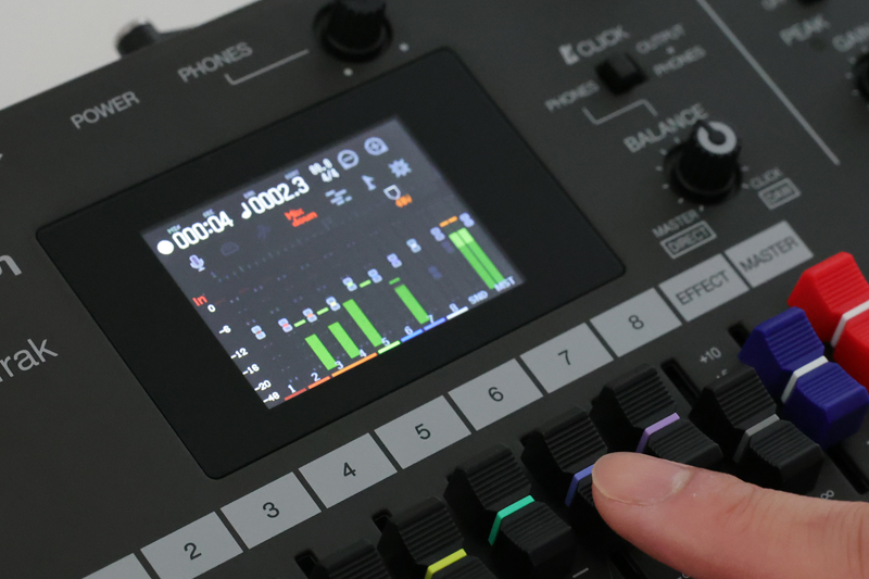 ズーム「R12 MultiTrak」徹底レビュー（電池駆動でどこでも音楽